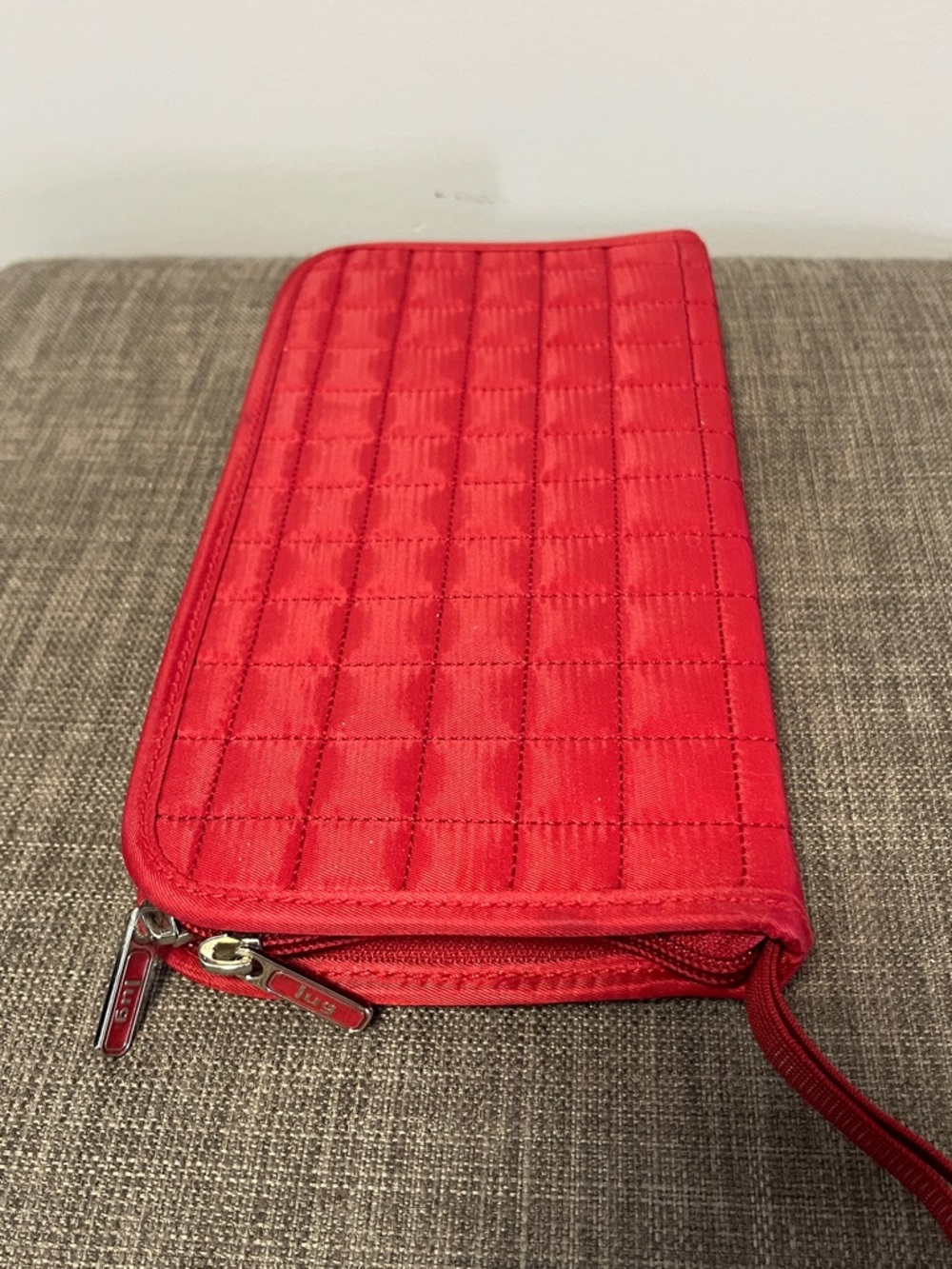 lug Red Quilted Wristlet Organizer - Picture 4 of 9